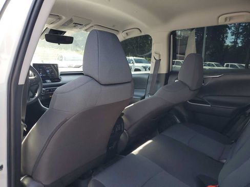 Used 2025 Toyota RAV4 XLE FWD image 10