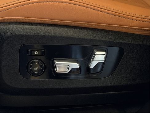 Used 2024 BMW X7 xDrive40i w/ M Sport Package AWD/4WD image 29