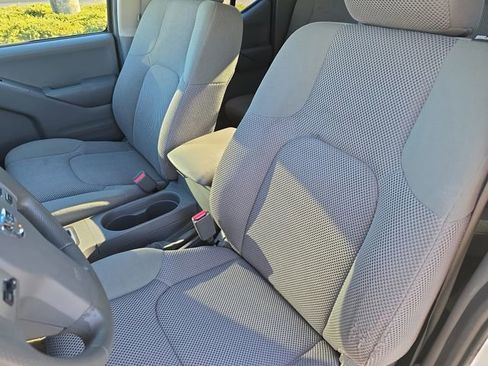 Used 2016 Nissan Frontier SV image 15