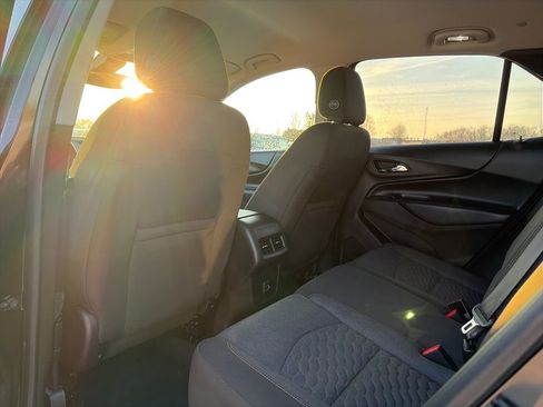 Used 2019 Chevrolet Equinox LT w/ Driver Convenience Package image 28