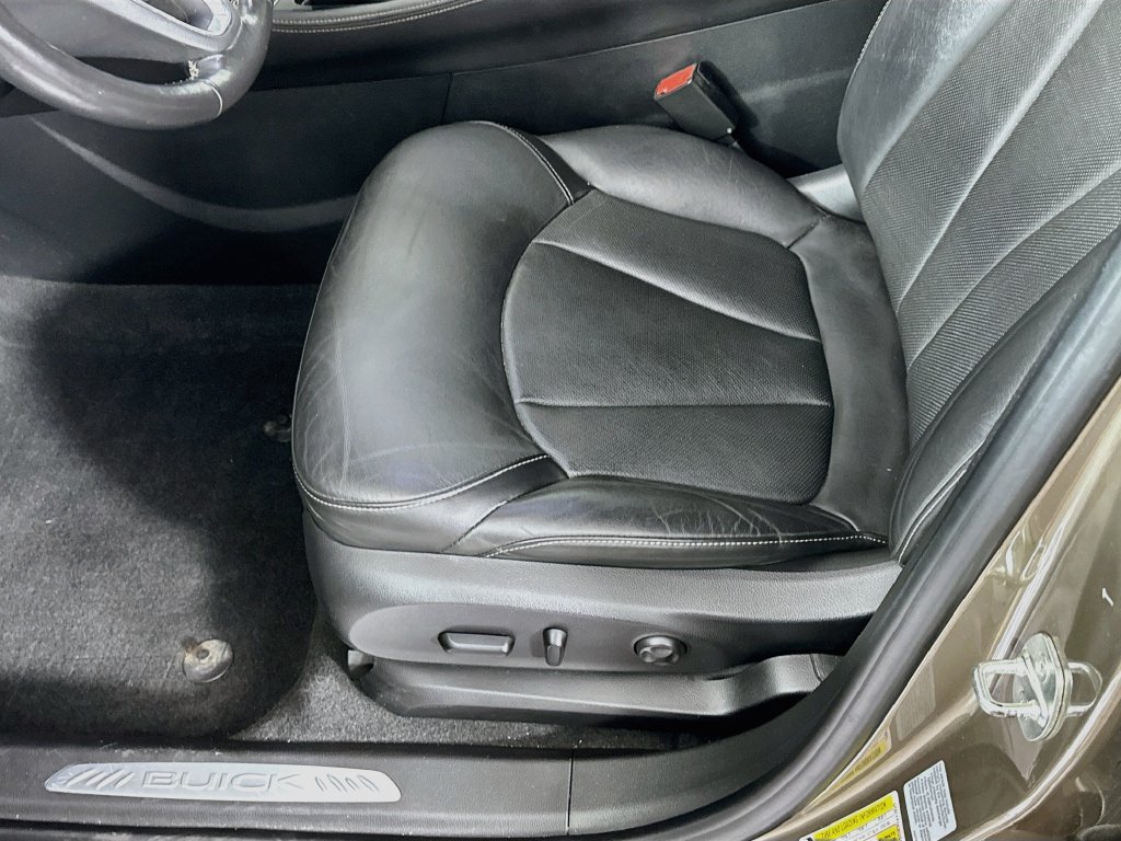 Used 2017 Buick Envision Essence FWD image 27