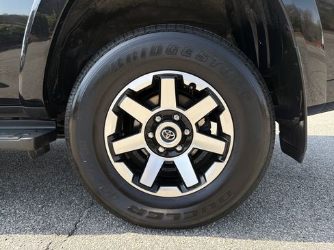 Certified 2024 Toyota 4Runner TRD Off-Road Premium image 32