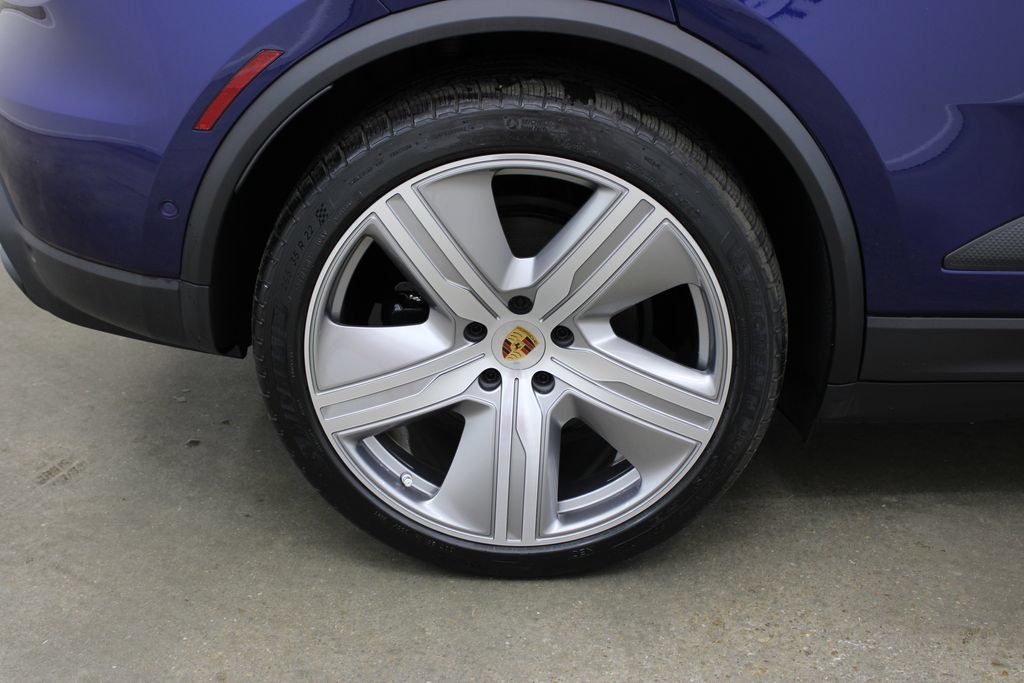 Used 2024 Porsche Macan 4 Electric AWD/4WD image 15