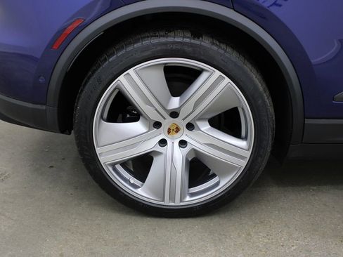 New 2024 Porsche Macan 4 Electric image 15