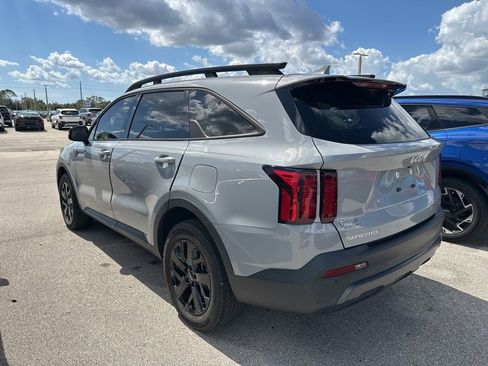 Used 2023 Kia Sorento S w/ Panoramic Sunroof Package image 4