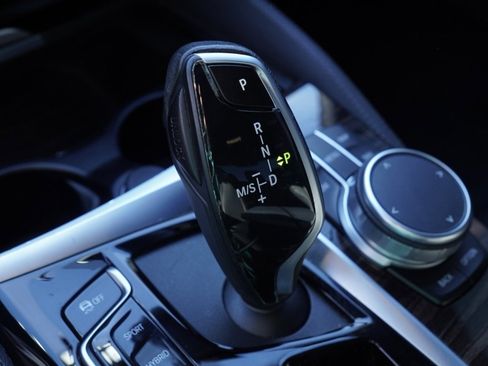 Used 2022 BMW 530e w/ M Sport Package image 13