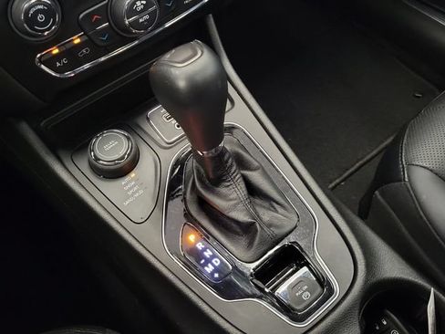 Used 2021 Jeep Cherokee Limited AWD/4WD image 27