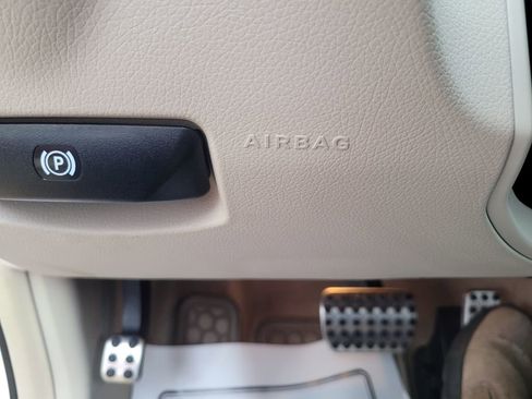 Used 2016 Mercedes-Benz E 350 4MATIC Sedan image 44