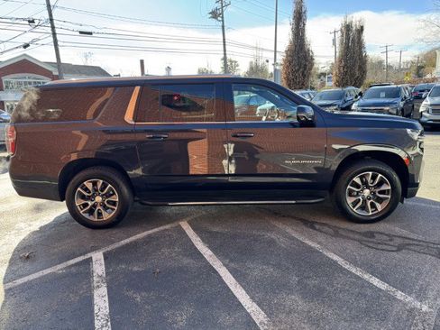 Certified 2022 Chevrolet Suburban LT w/ Luxury Package image 6