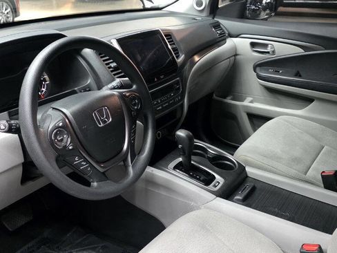 Used 2017 Honda Pilot EX image 9