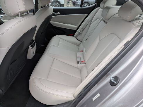 Used 2025 Genesis G70 2.5T RWD image 30