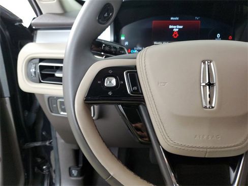 Used 2023 Lincoln Aviator 2WD image 25