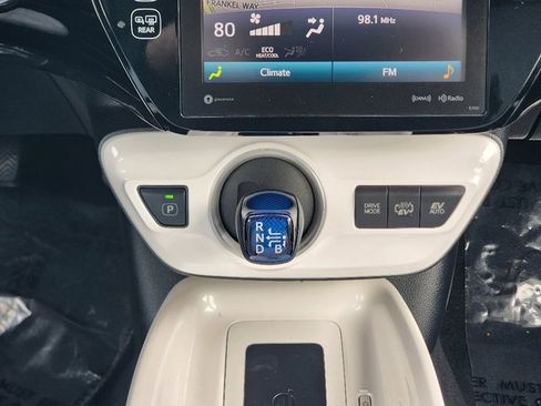 Used 2018 Toyota Prius Prime Advanced image 30