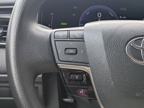 Used 2025 Toyota Camry LE image 24