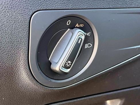 Used 2022 Volkswagen Tiguan SE R-Line image 21