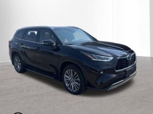 Used 2022 Toyota Highlander Platinum image 3