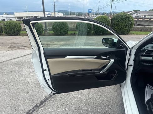 Used 2016 Honda Civic EX-L image 9
