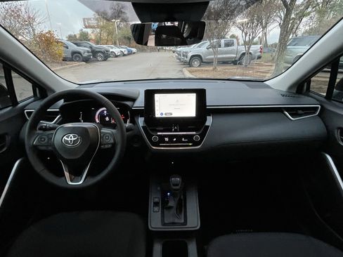 Used 2026 Toyota Corolla Cross LE image 10