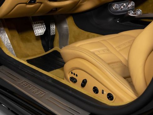 Used 2011 Ferrari California image 28