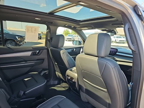 Used 2025 Buick Enclave Sport Touring w/ Super Cruise Package FWD image 34