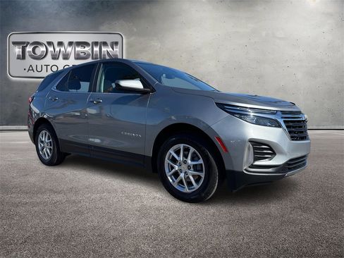 Used 2023 Chevrolet Equinox LT image 2