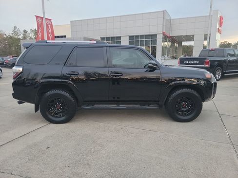 Used 2023 Toyota 4Runner SR5 Premium image 8