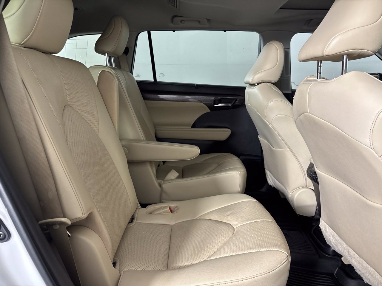 Used 2023 Toyota Highlander Limited FWD image 30