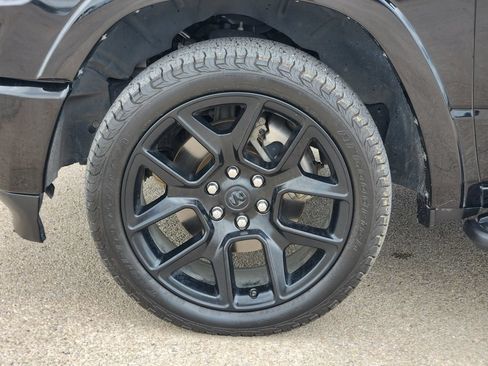 Used 2022 RAM 1500 Laramie AWD/4WD image 9