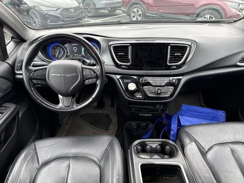 Used 2019 Chrysler Pacifica Touring-L Plus w/ S Appearance Package FWD image 18