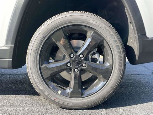 New 2025 Jeep Grand Cherokee L Altitude image 39