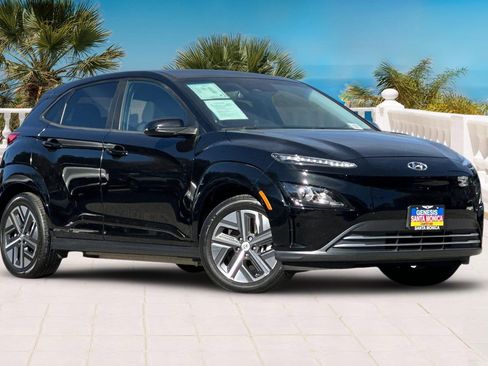 Used 2023 Hyundai Kona SE image 1
