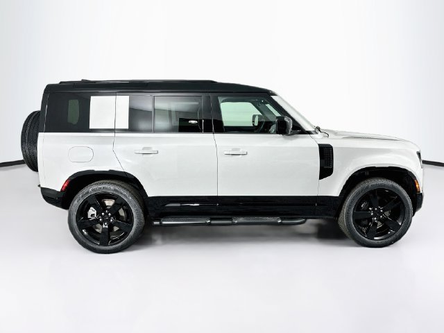 New 2026 Land Rover Defender 110 X-Dynamic SE AWD/4WD image 4
