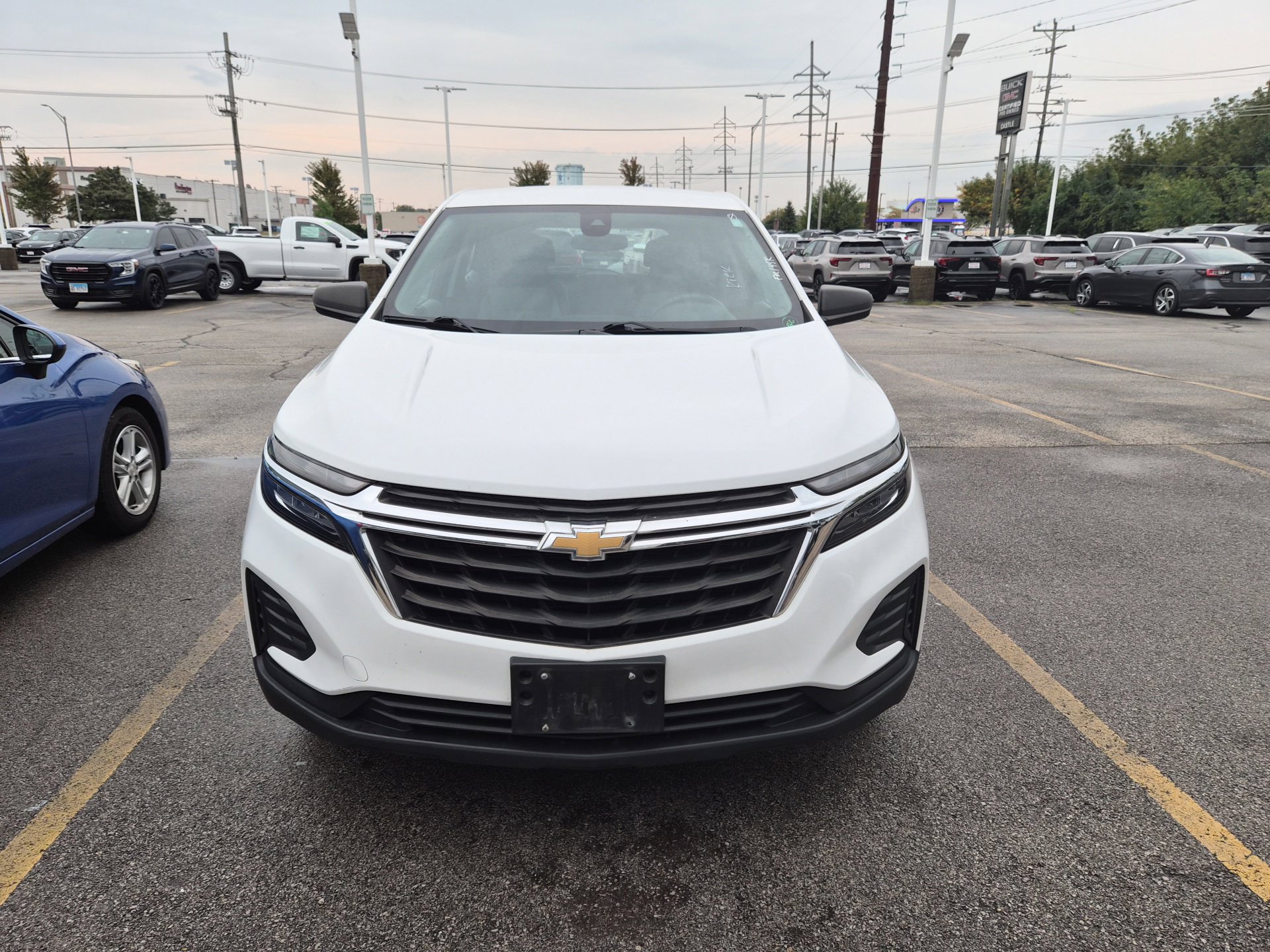 Used 2022 Chevrolet Equinox LS FWD image 2