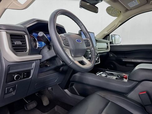 Used 2023 Ford Expedition XLT image 12