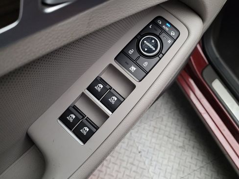 Used 2015 Hyundai Genesis 3.8 image 27