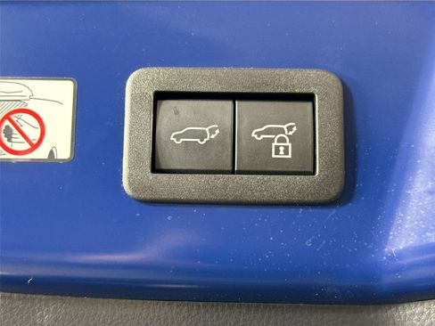 Used 2025 Toyota Prius Plug-In Hybrid image 41