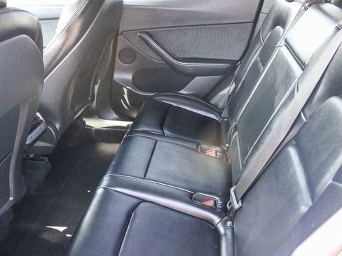 Used 2022 Tesla Model Y Long Range image 19