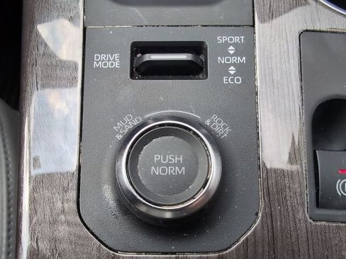 Used 2023 Toyota Highlander Limited image 18