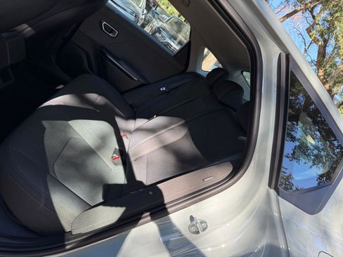 Used 2025 Kia K4 LXS image 31