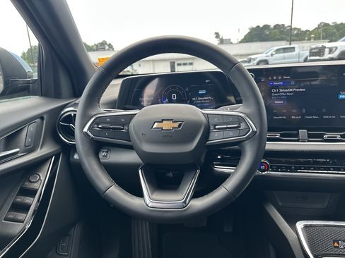 Used 2025 Chevrolet Equinox LT w/ Convenience Package II AWD/4WD image 18