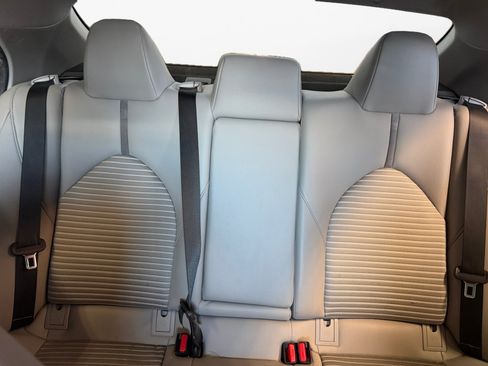 Used 2018 Toyota Camry SE w/ Moonroof Package FWD image 15
