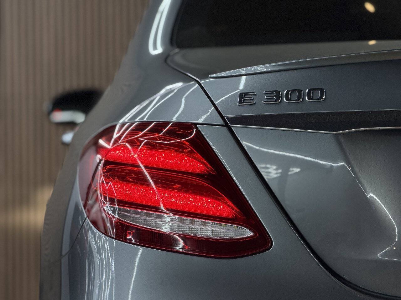 Used 2017 Mercedes-Benz E 300 4MATIC image 12