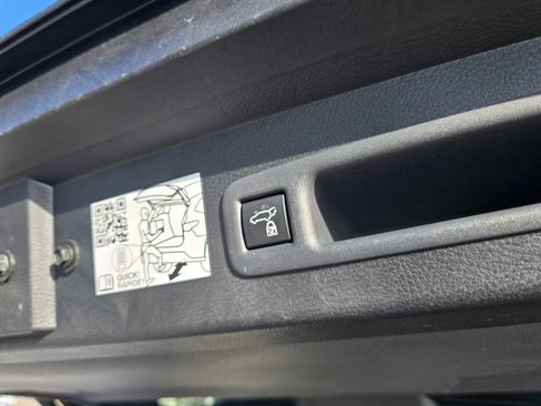 Used 2021 Toyota Sienna Limited image 18