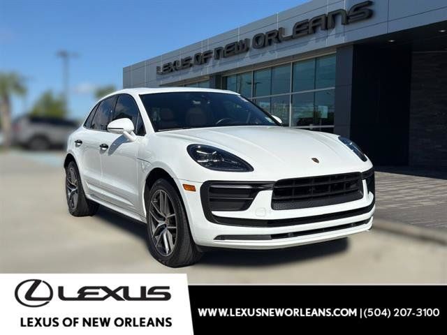 Used 2022 Porsche Macan AWD/4WD image 1