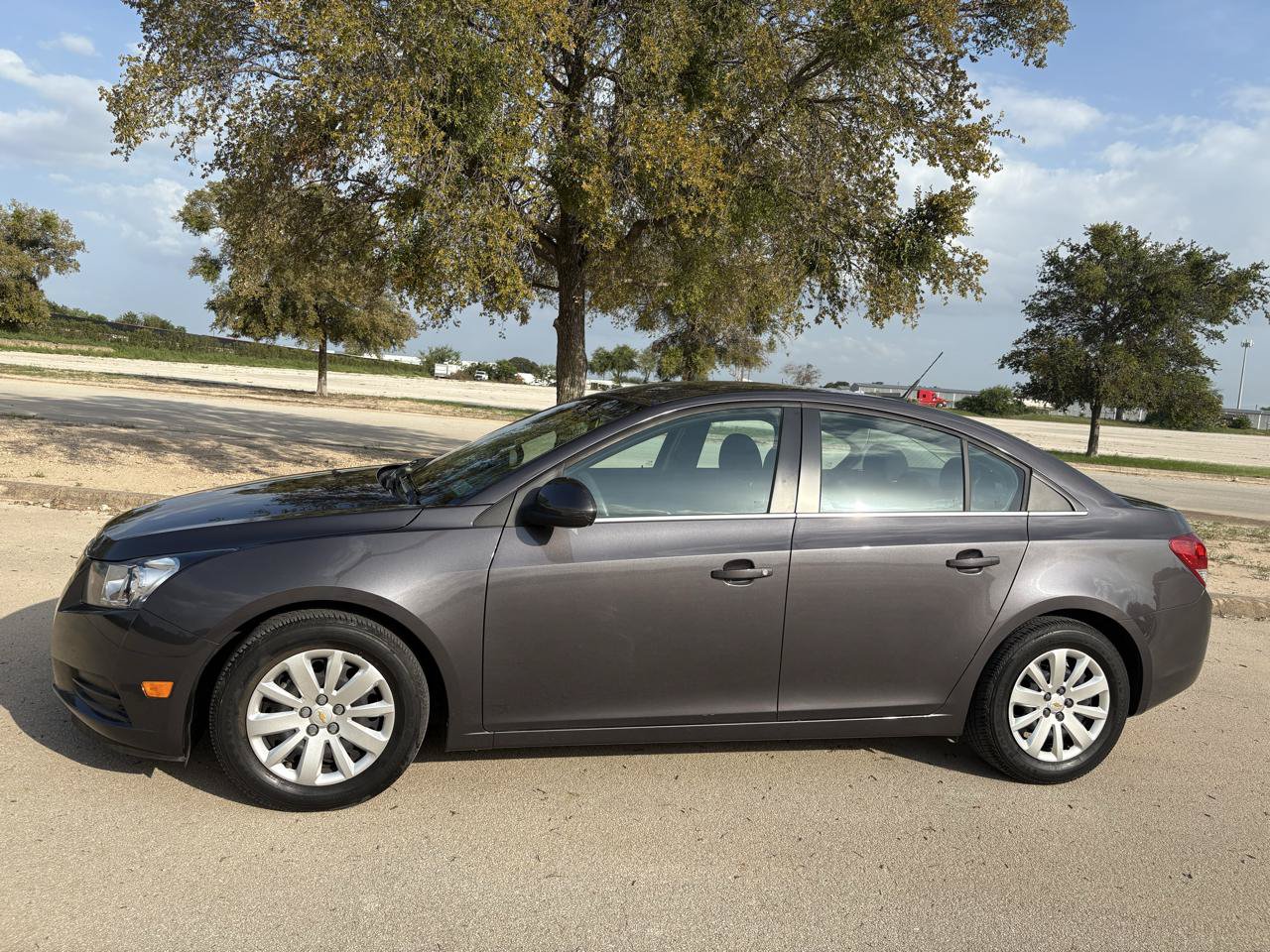 Used 2011 Chevrolet Cruze LT FWD image 3