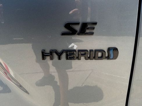 Used 2024 Toyota Corolla Cross AWD Hybrid image 11