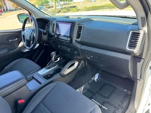 Used 2022 Nissan Frontier SV image 22
