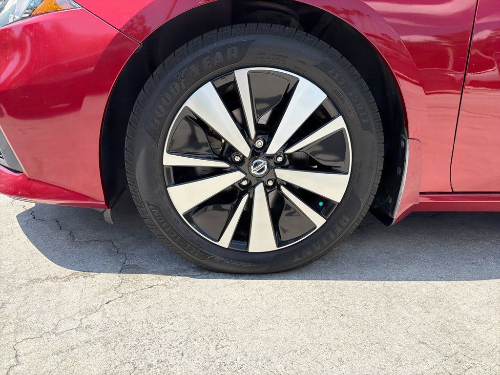 Used 2021 Nissan Altima 2.5 SV w/ SV Premium Package FWD image 12