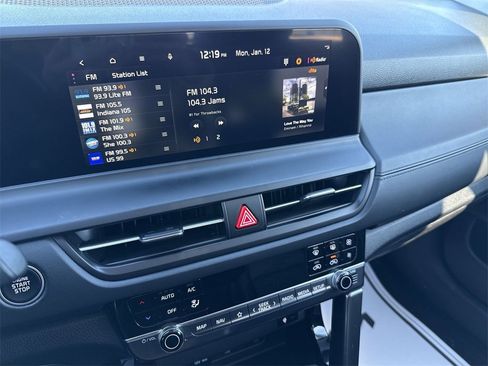 Used 2024 Kia Seltos EX image 12