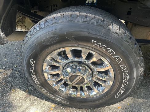 Used 2021 Ford F250 XLT w/ XLT Premium Package AWD/4WD image 20
